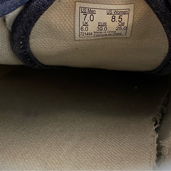 Vans Authentic Off The Wall Classic Blue Canvas/Denim Gum Men size 7 / Women 8.5 - Picture 9 of 9